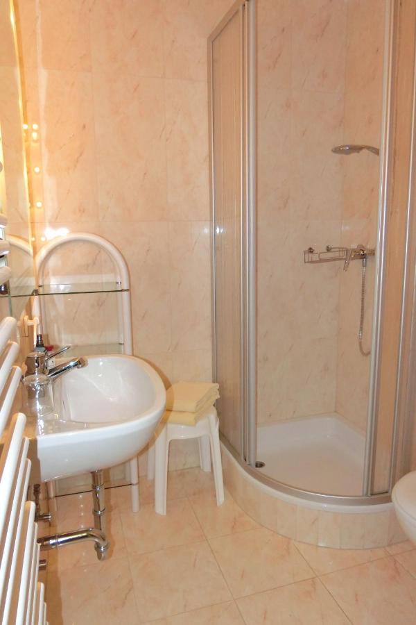 Ruth Haus Kmb Seeblickappartement Am Ossiacher Mit Direktem Seezugang, Hallenbad *